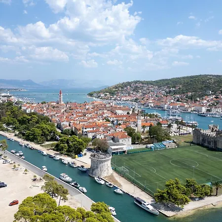 6023c * Trogir